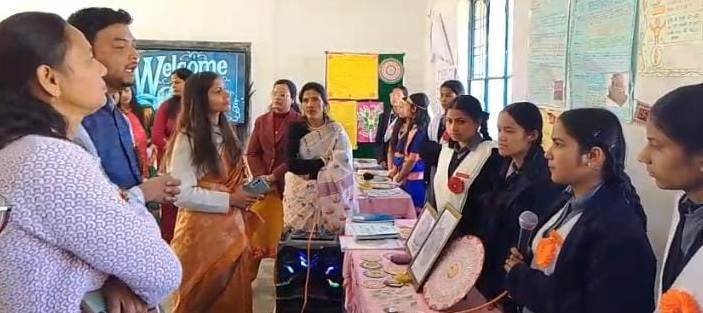 नई शिक्षा नीति के तहत कौशल विकास पर जोर, छात्राओं ने बनाए आकर्षक उत्पाद