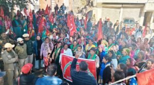 चमोली में ट्रेड यूनियनों का प्रदर्शन, लेबर कोड वापसी की मांग तेज