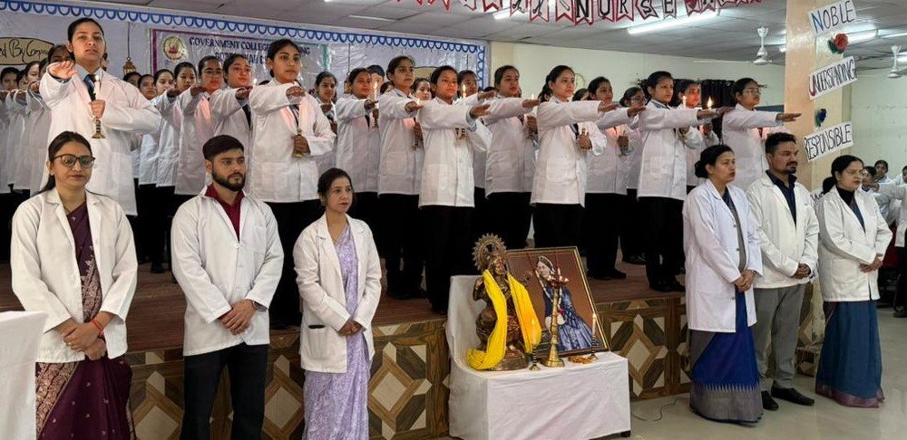 नर्सिंग छात्रों ने ली सेवा की शपथ, समारोह धूमधाम से संपन्न