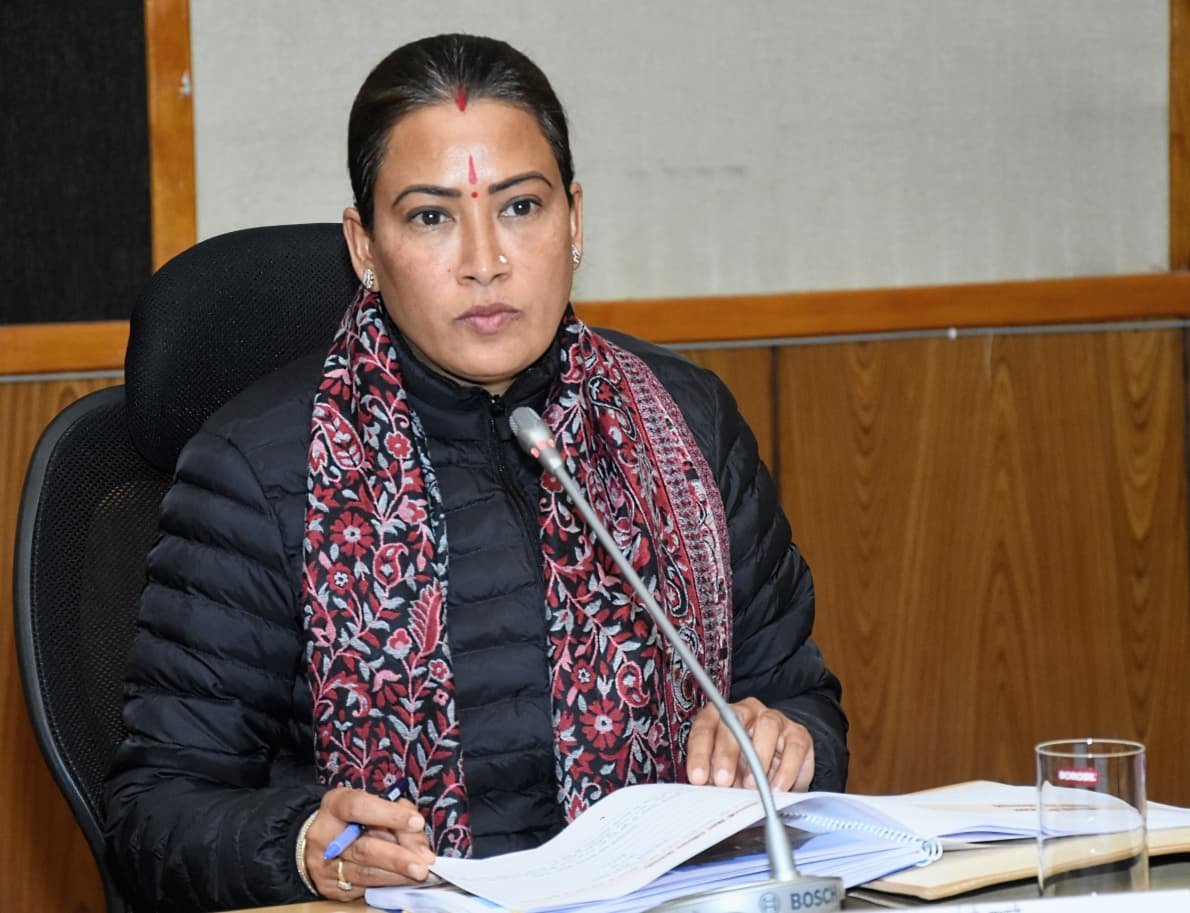 कैबिनेट मंत्री ने सोमेश्वर विधानसभा क्षेत्र के विकास कार्यों की समीक्षा की