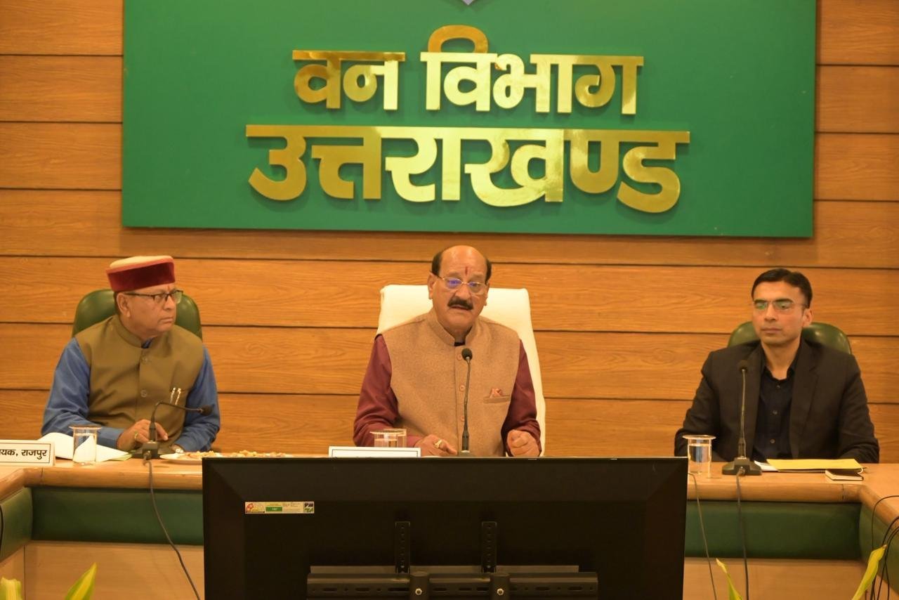 सुरक्षा मानकों की अनदेखी पर मुकदमा दर्ज करने के निर्देश