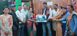 फउत्कृष्ट कार्य करने वाली महिलाओं को किया सम्मानित