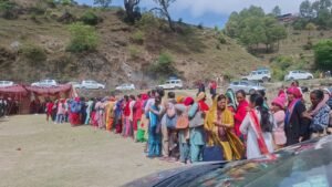 संगम मैदान में जुटे 25 विशेषज्ञ डॉक्टर, ग्रामीणों को मिला स्वास्थ्य लाभ