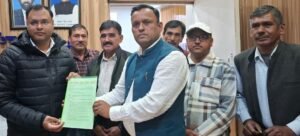 भू-स्खलन से गुनियाला गांव पर खतरा, ग्रामीणों ने लगाई स्थायी समाधान की गुहार