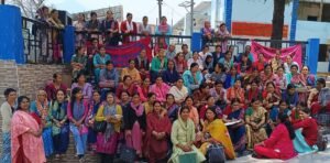 आंगनबाड़ी कर्मचारियों का आंदोलन तेज, केंद्रों पर तालाबंदी