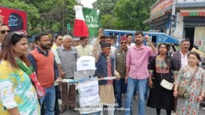 दून में बढ़ते अपराधों के खिलाफ यूकेडी ने फूंका सरकार का पुतला 