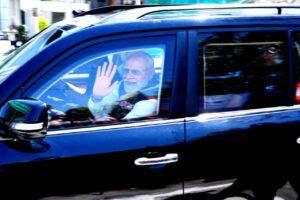 दिल्ली-दून कॉरिडोर लोकार्पण पर मोदी का भव्य स्वागत, सड़कों पर उमड़ी भीड़