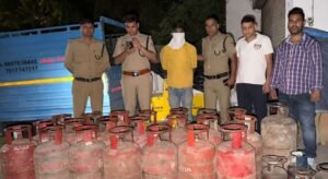 रातभर चली छापेमारी, अवैध गैस रिफिलिंग का बड़ा भंडाफोड़