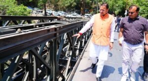 सड़क और पुलों के सुदृढ़ीकरण पर जोर, सीएम ने दिए निर्देश