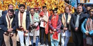 बदरीनाथ धाम पहुंचे कांग्रेस नेता, 2027 चुनाव के लिए कार्यकर्ताओं में भरा जोश