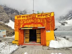 वैदिक मंत्रोच्चार के बीच खुले लोकपाल लक्ष्मण मंदिर के कपाट