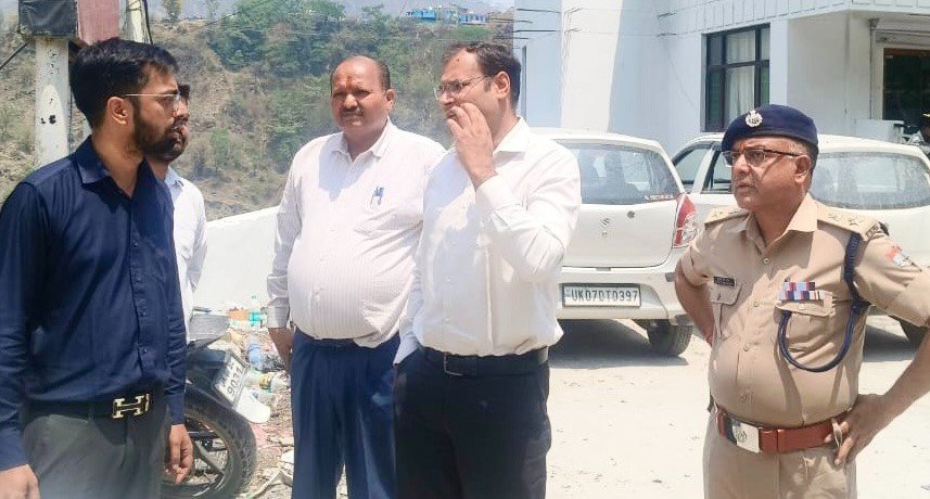 डीएम-एसपी ने बदरीनाथ यात्रा व्यवस्थाओं का लिया जायजा