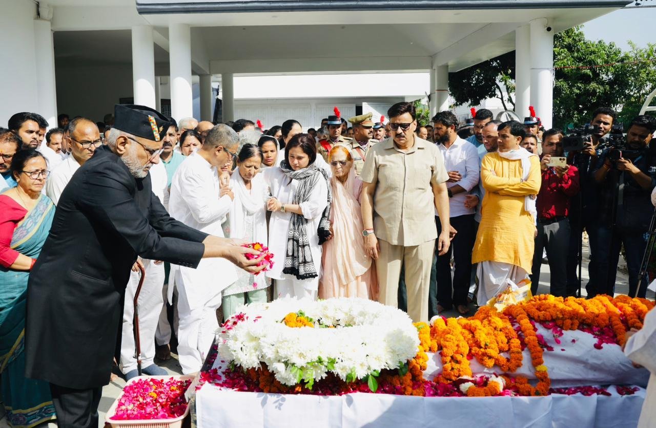 उपराष्ट्रपति सीपी राधाकृष्णन ने पूर्व मुख्यमंत्री भुवन चंद्र खंडूड़ी को दी श्रद्धांजलि