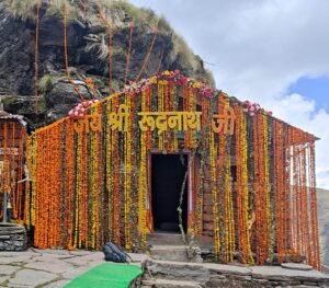 रुद्रनाथ यात्रा में उमड़ रही श्रद्धालुओं की भारी भीड़