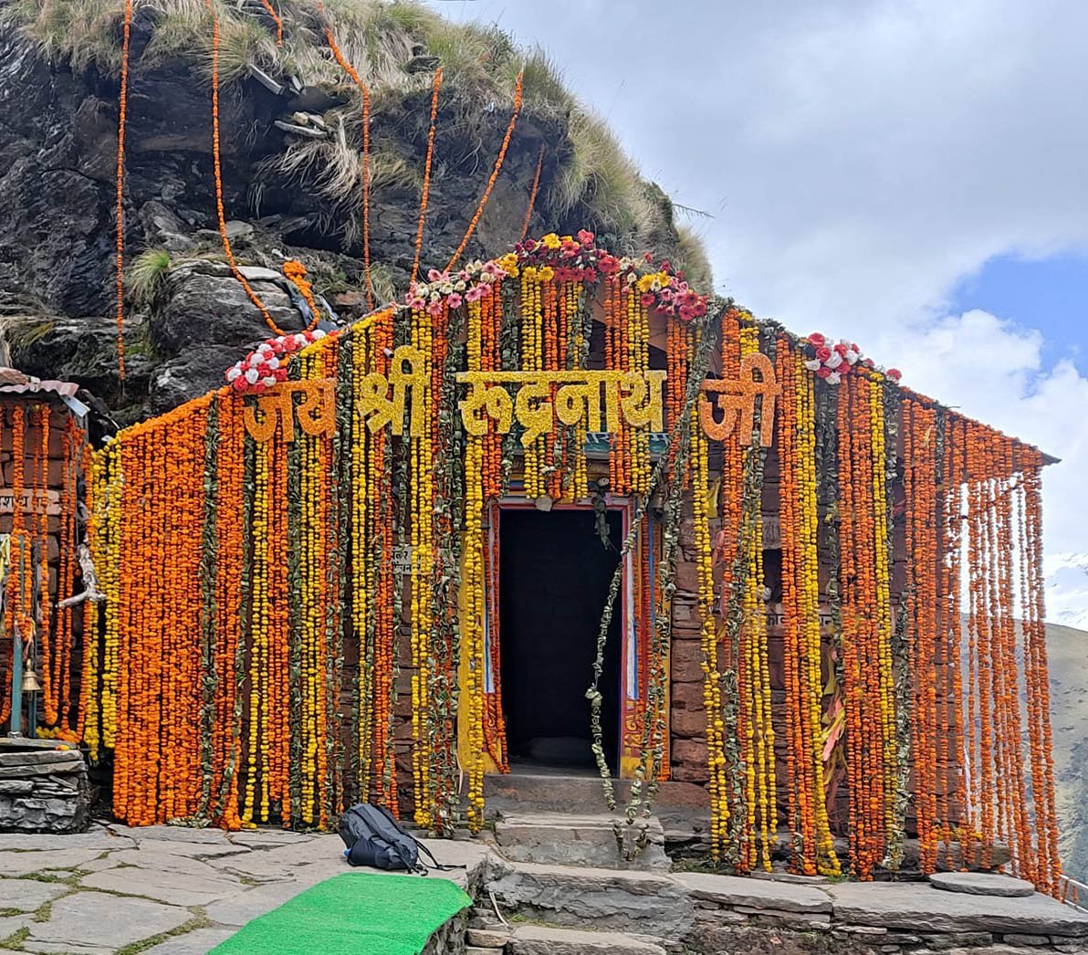 रुद्रनाथ यात्रा में उमड़ रही श्रद्धालुओं की भारी भीड़
