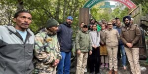 फूलों की घाटी के दीदार को पहुंचे पर्यटक, प्राकृतिक सौंदर्य ने किया मंत्रमुग्ध