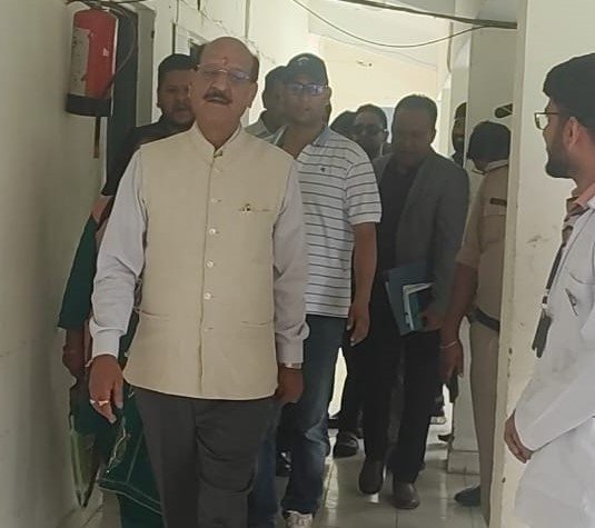 सीमांत क्षेत्र की स्वास्थ्य सुविधाओं पर उठी आवाज, जोशीमठ अस्पताल में विशेषज्ञ डॉक्टरों की मांग