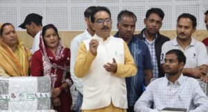 सात साल बाद भी अधूरा झींझी पुल, जनप्रतिनिधियों ने डीएम से लगाई गुहार
