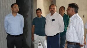 निर्माणाधीन तहसील भवन का डीएम ने किया निरीक्षण, गुणवत्ता और समयबद्धता पर दिया जोर