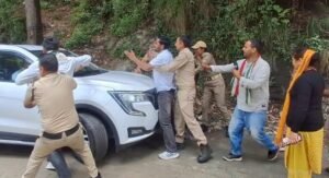 महेंद्र भट्ट का काफिला रोक उक्रांद ने पूछे विकास और सुरक्षा पर सवाल