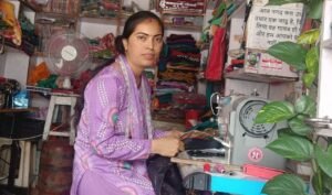 प्रियंका देवी बनीं आत्मनिर्भरता की मिसाल, सिलाई सेंटर से संवार रही भविष्य