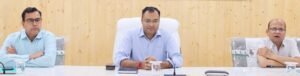 सुशासन और जनसेवा पर जोर, डीएम ने की योजनाओं की समीक्षा