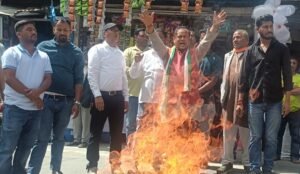 बदरीनाथ चढ़ावा विवाद पर कांग्रेस का प्रदर्शन, हाईपावर जांच की मांग