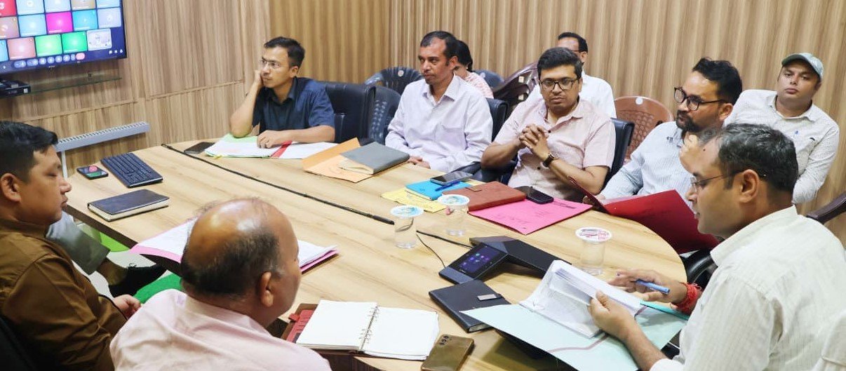 चमोली में विकास परियोजनाओं को रफ्तार, डीएम ने वन भूमि हस्तांतरण की समीक्षा की